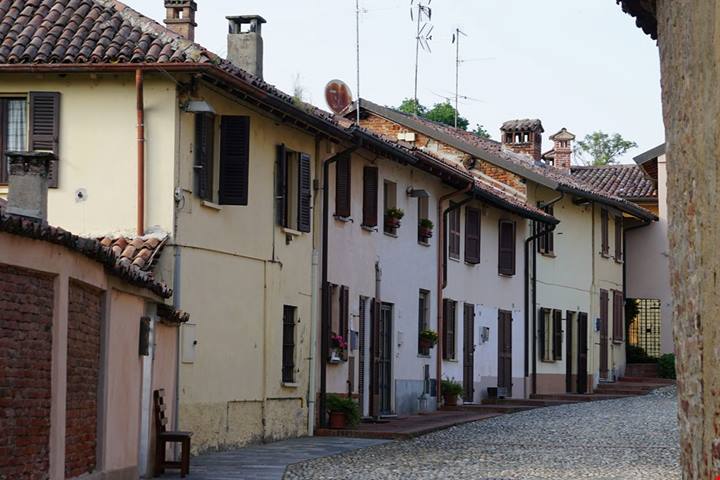 2000 abitanti e tutto il fascino della provincia: in Lombardia per scoprire il borgo della bella incompiuta