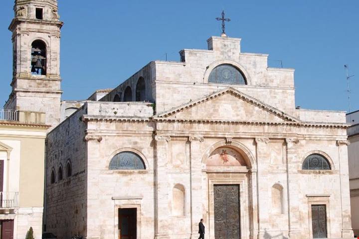 Ha solo 5000 abitanti, eppure questo paesino della Puglia è diventato famoso per un prodotto che tutto il mondo mangia
