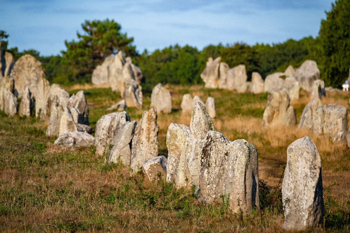 Carnac, la Stonehenge francese dove la storia si tinge di mistero