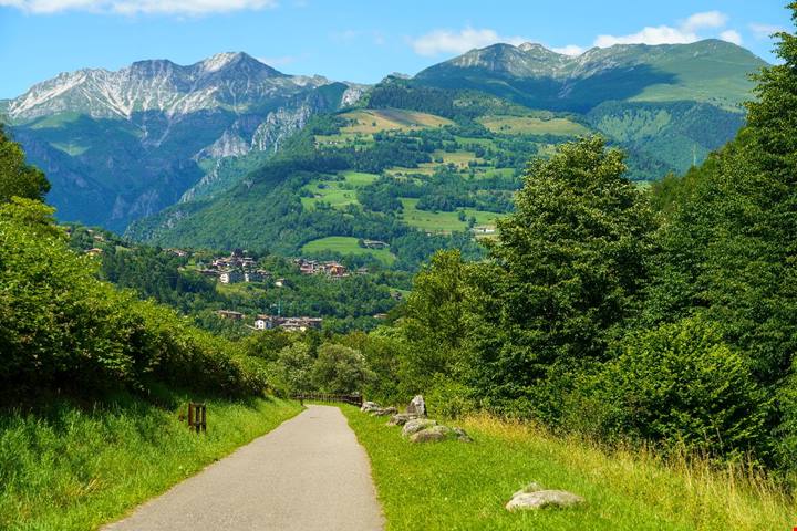 Da oggi torna a vivere la cascata più alta d'Italia: ritorna il salto di 315 metri nel cuore della Lombardia verde