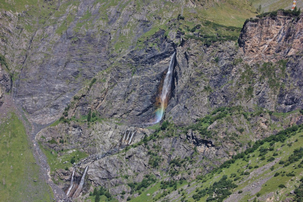 Da oggi torna a vivere la cascata più alta d'Italia: ritorna il salto di 315 metri nel cuore della Lombardia verde