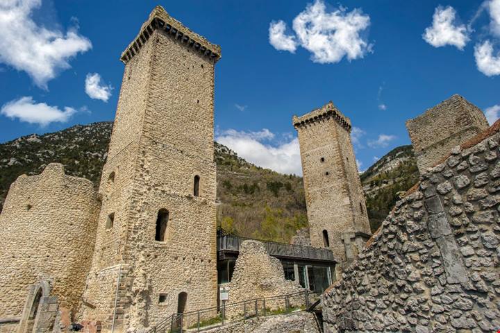 La storia del borgo d'Abruzzo che ha dato i natali alla cantante pop più amata di sempre