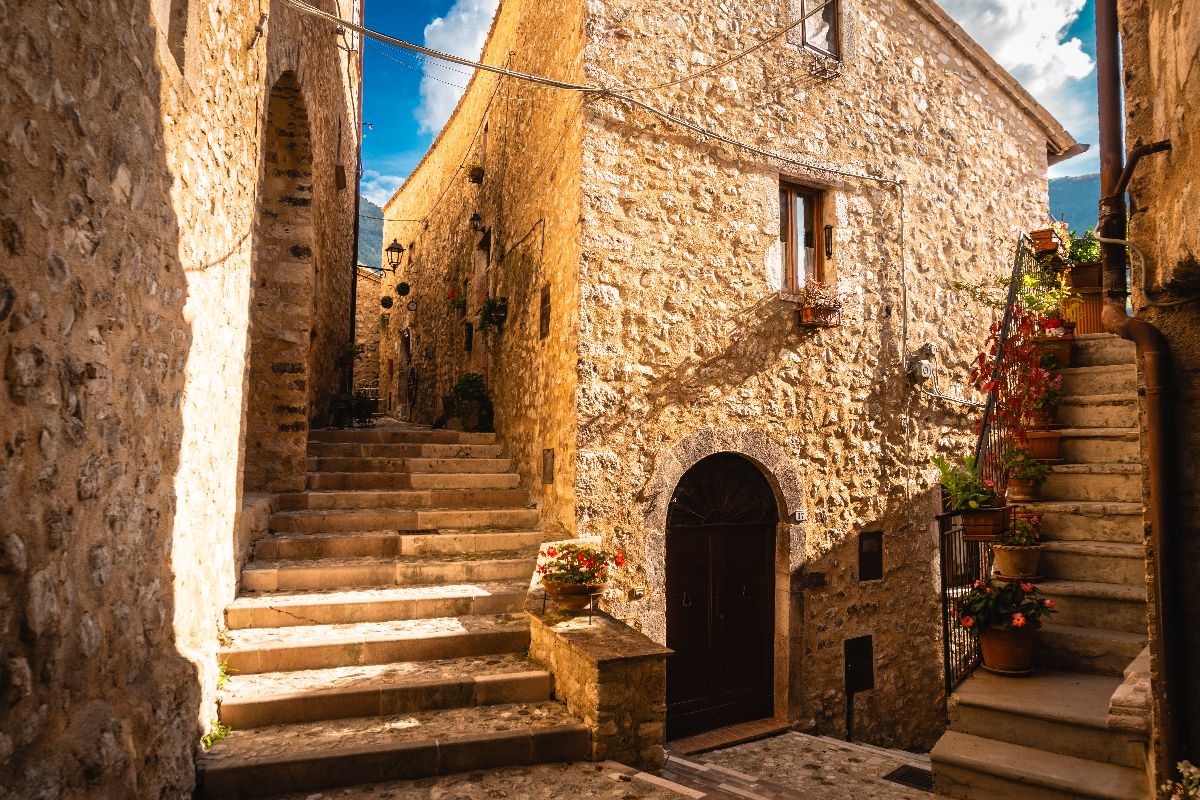 Il battito del Medioevo rivive in Umbria: qui puoi fuggire dal caos della città e goderti una domenica di pace