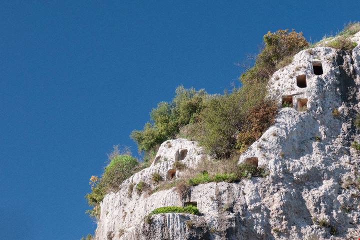 Da 5000 anni è il canyon delle grotte scavate nella roccia, ma solo in pochi conoscono questa necropoli
