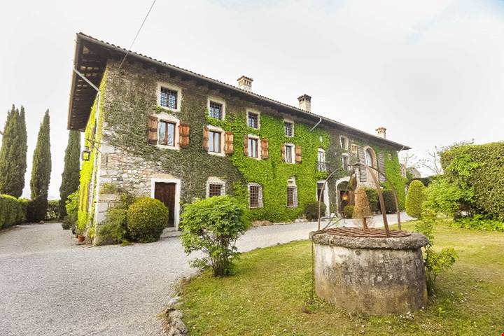 Il borgo delle cicogne e del formaggio tipico: in Friuli Venezia Giulia c'è un luogo magico sospeso nel tempo