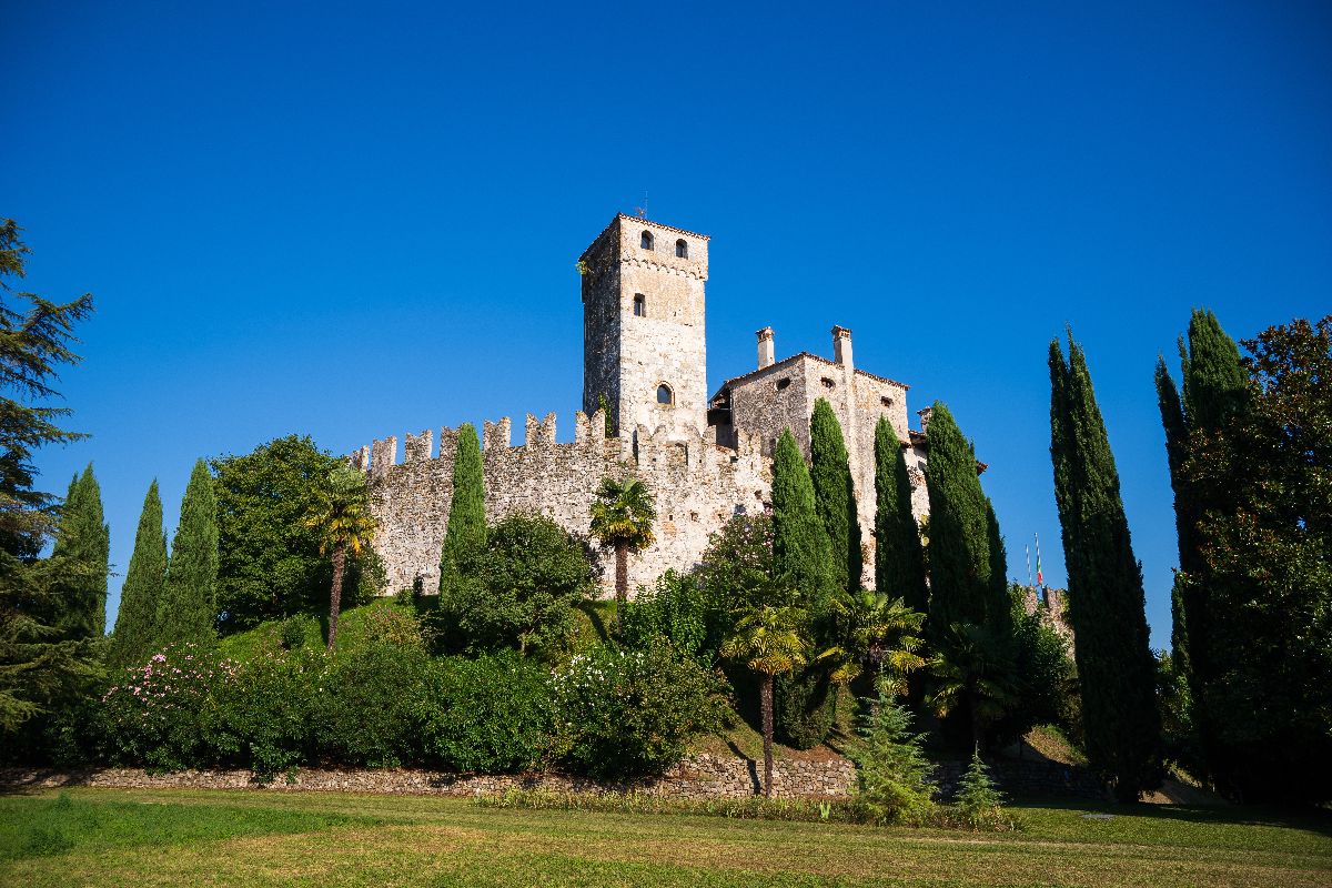Il borgo delle cicogne e del formaggio tipico: in Friuli Venezia Giulia c'è un luogo magico sospeso nel tempo