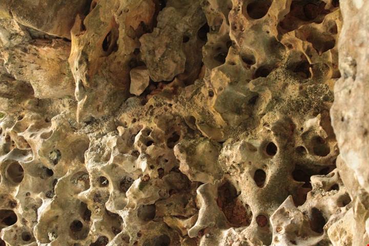 In Campania ci sono le uniche grotte in Italia dove puoi navigare un fiume sotterraneo: è un viaggio magico nel cuore della terra