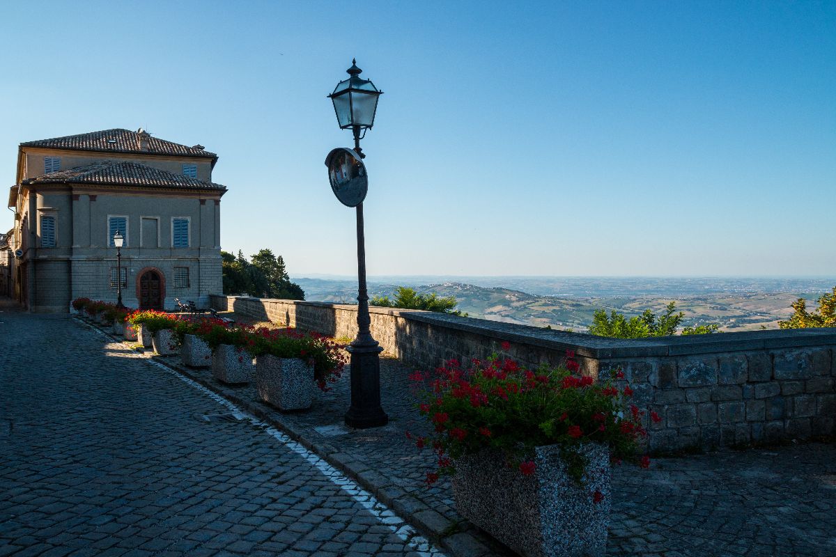 Il balcone delle Marche è il borgo da record che nel 2026 è diventato una delle 10 Mete luminose del Bel Paese