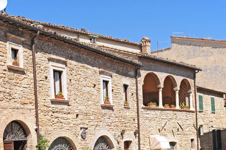 Il balcone delle Marche è il borgo da record che nel 2026 è diventato una delle 10 Mete luminose del Bel Paese