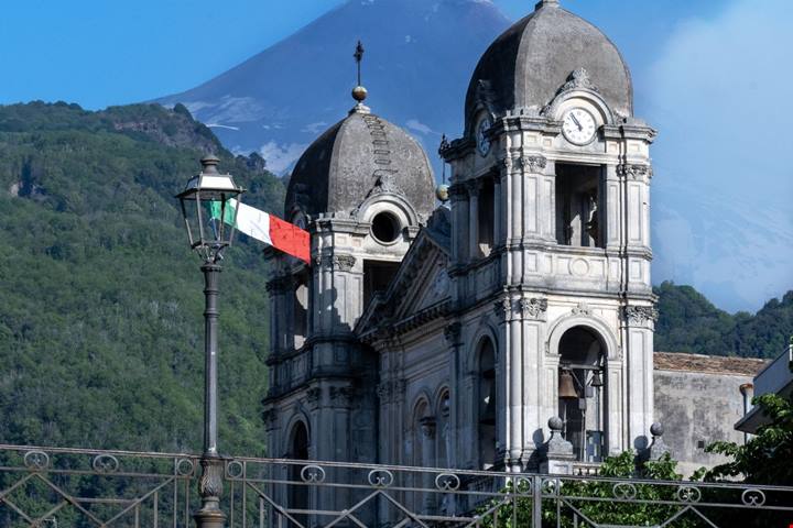 Pedalare tra lava, neve, boschi e vigneti: itinerario magmatico per gli amanti della natura