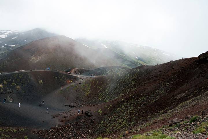 Pedalare tra lava, neve, boschi e vigneti: itinerario magmatico per gli amanti della natura