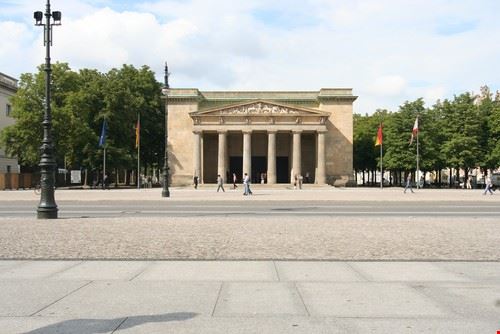 Unter den Linden Berlin jan kranendonk - Shutterstock jan kranendonk - Shutterstock