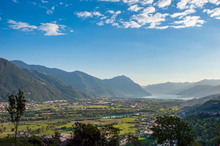 Il borgo delle due anime tra lago e montagna: in Lombardia arriva Borgo diVino nella perla del relax che ha conquistato il mondo