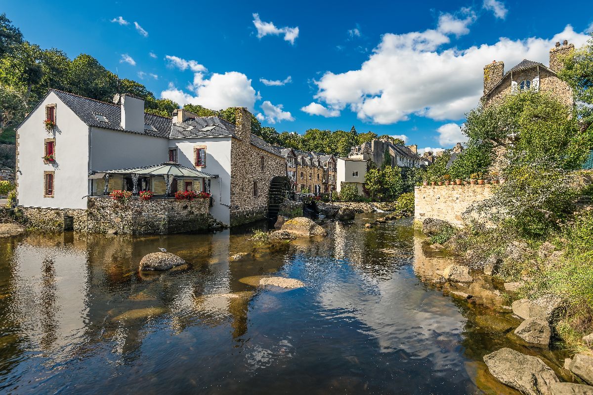 Il borgo dei pittori e dei mulini: in Francia c'è il luogo magico che ha ispirato il genio di Gauguin
