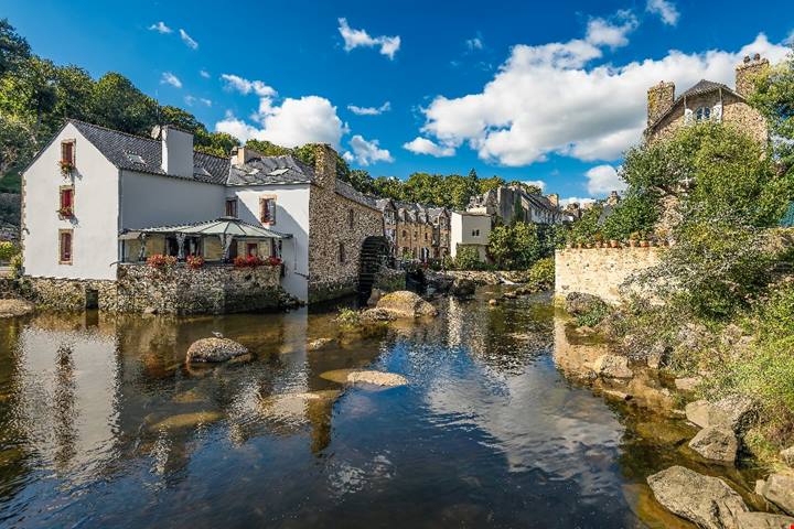 Il borgo dei pittori e dei mulini: in Francia c'è il luogo magico che ha ispirato il genio di Gauguin