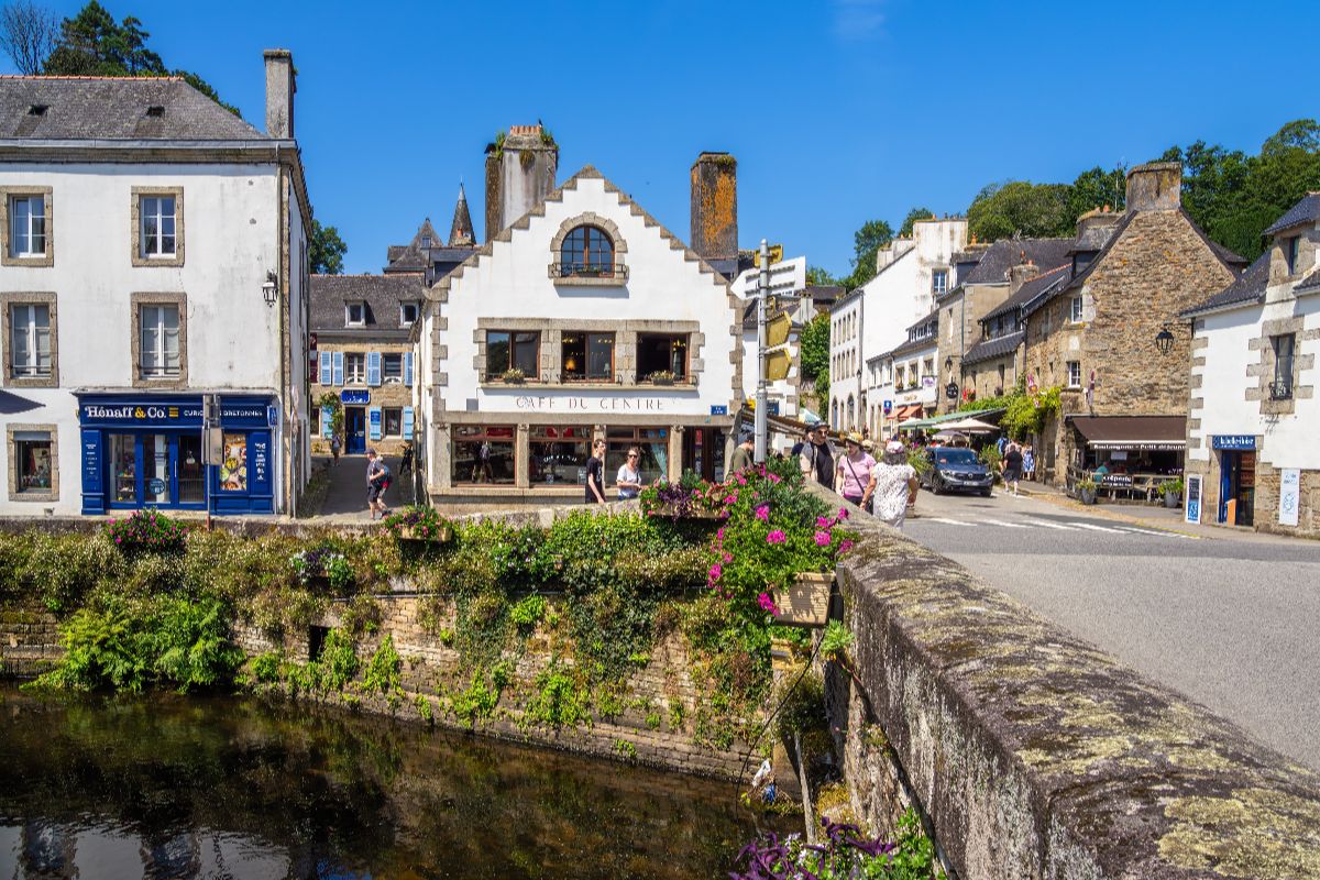 Il borgo dei pittori e dei mulini: in Francia c'è il luogo magico che ha ispirato il genio di Gauguin