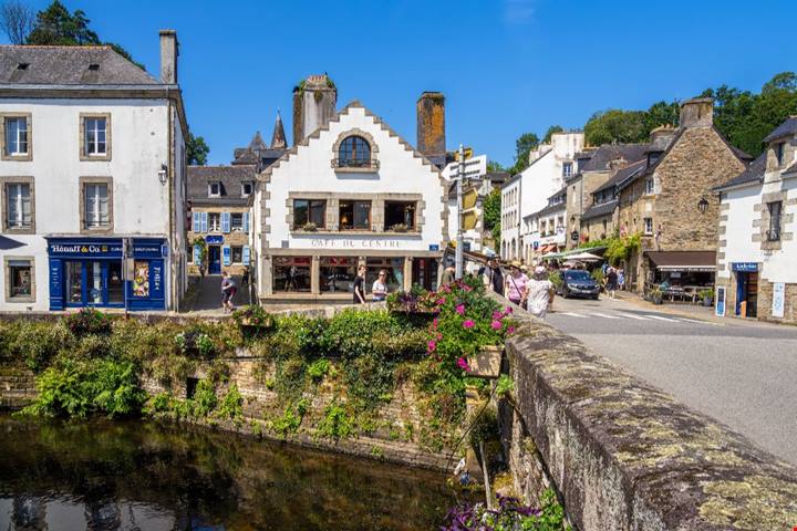 Il borgo dei pittori e dei mulini: in Francia c'è il luogo magico che ha ispirato il genio di Gauguin