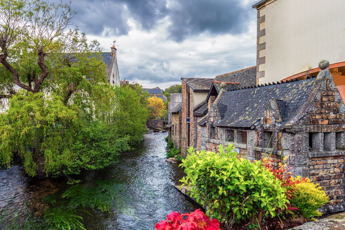 Il borgo dei pittori e dei mulini: in Francia c'è il luogo magico che ha ispirato il genio di Gauguin