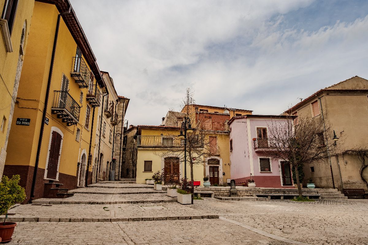 La Toledo del Molise, viaggio nel borgo famoso per l'antica arte di forgiare lame e forbici