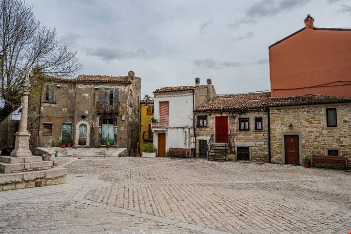 La Toledo del Molise, viaggio nel borgo famoso per l'antica arte di forgiare lame e forbici
