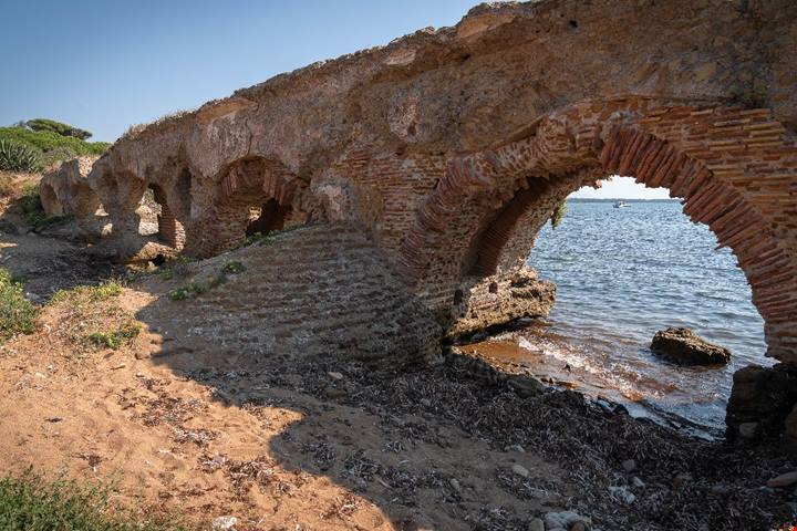 Il castello nel mare amato da Cicerone: a 1 ora da Roma la perla del litorale bagnata da acque cristalline