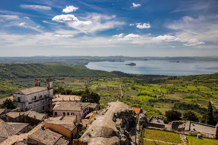 Sei punti esclamativi: da quasi 1000 anni sono il simbolo del borgo che ha il vino più buono d'Italia