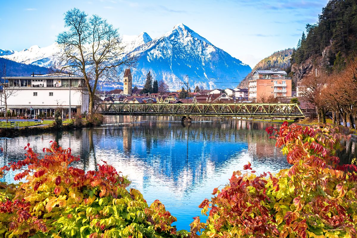 Tra vette e laghi alpini: 5 città da favola della Svizzera da visitare a luglio