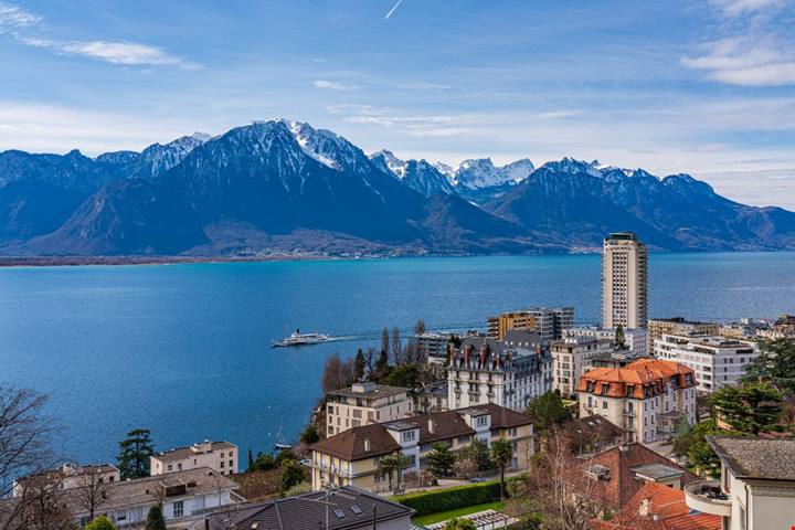 Tra vette e laghi alpini: 5 città da favola della Svizzera da visitare a luglio
