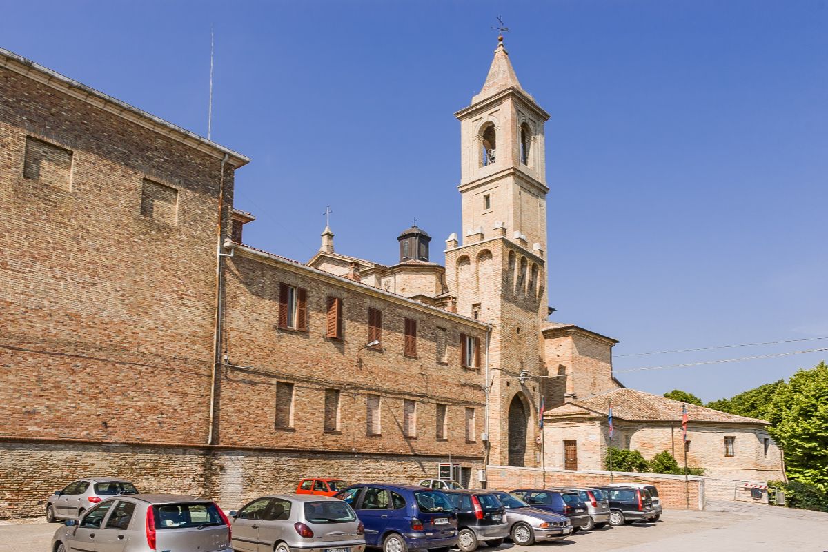 Il borgo dipinto della Romagna: a due passi da Rimini c'è l'antica città resa bellissima dai Malatesta