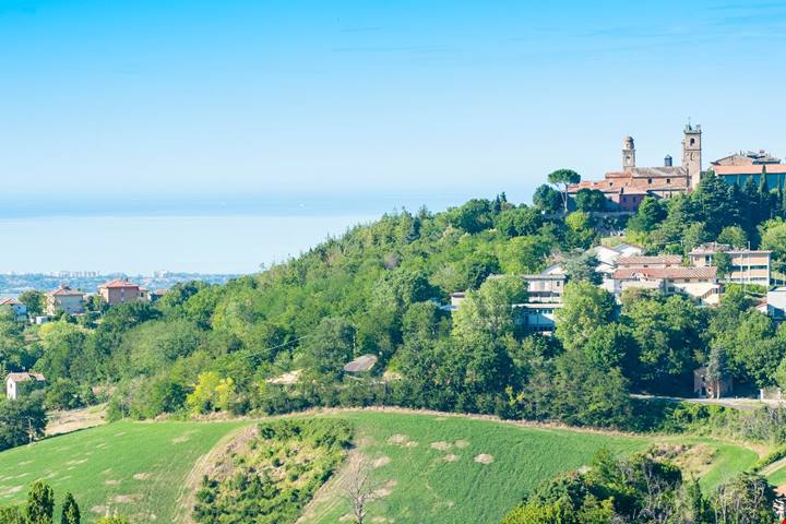 Il borgo dipinto della Romagna: a due passi da Rimini c'è l'antica città resa bellissima dai Malatesta