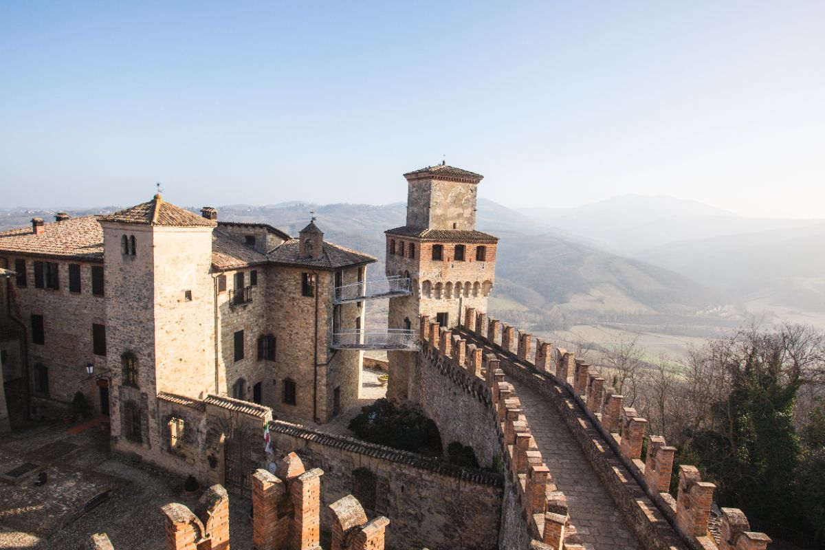 Le colline di Piacenza custodiscono un castello da fiaba che richiama turisti da tutto il mondo