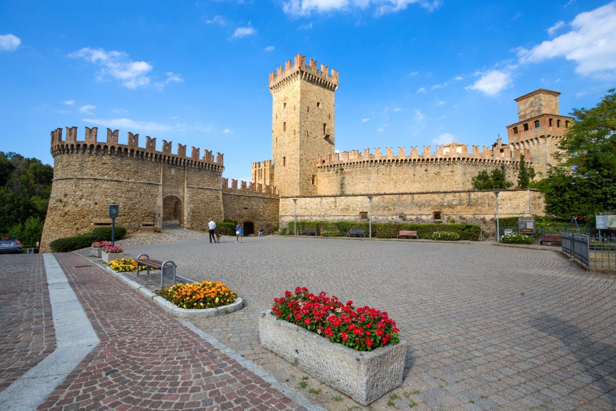 Le colline di Piacenza custodiscono un castello da fiaba che richiama turisti da tutto il mondo