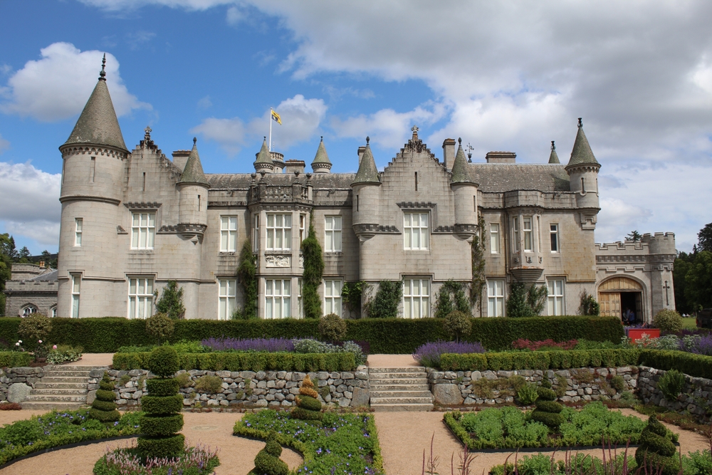 Si trova a centinaia di chilometri dalla Capitale, ma per 70 anni è stato il castello preferito dalla Regina