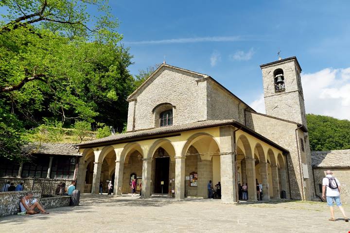 1200 metri d'altezza e 800 anni di storia: in Toscana per scoprire il luogo simbolo della vita di San Francesco d'Assisi