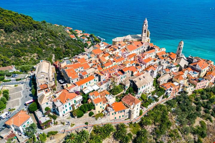 L'estate che non ti aspetti la passi sulle spiagge di questo borgo della Liguria: è davvero un luogo dalla bellezza senza tempo