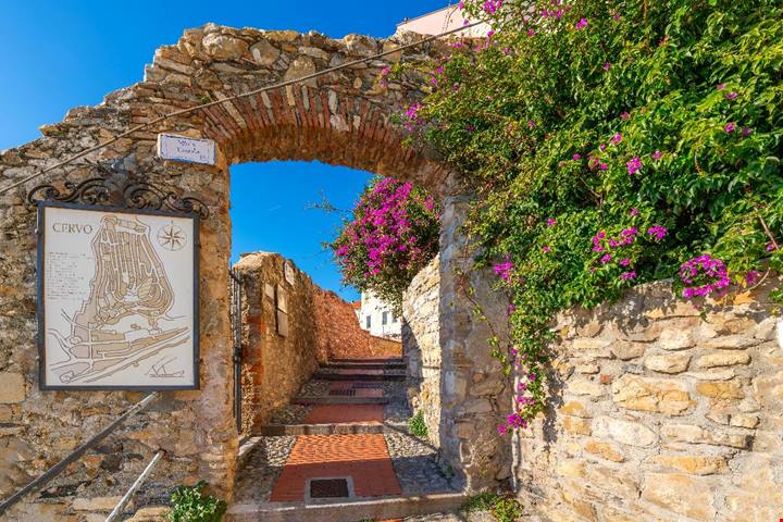 L'estate che non ti aspetti la passi sulle spiagge di questo borgo della Liguria: è davvero un luogo dalla bellezza senza tempo