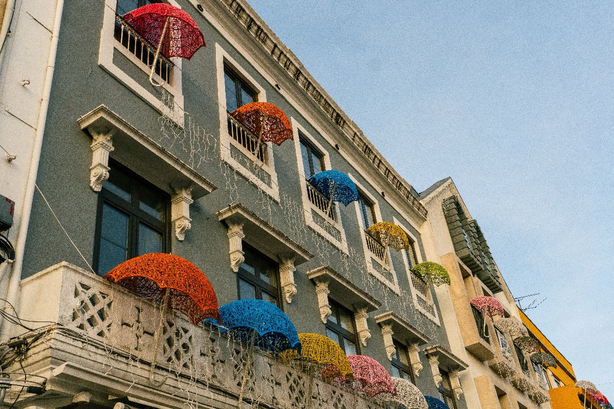 Un gioco di colori nato per caso in Portogallo ha reso queste città dei veri arcobaleni a cielo aperto