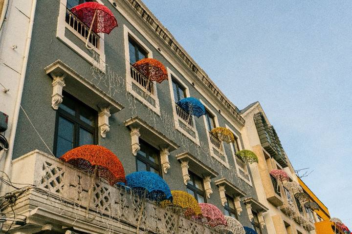 Un gioco di colori nato per caso in Portogallo ha reso queste città dei veri arcobaleni a cielo aperto