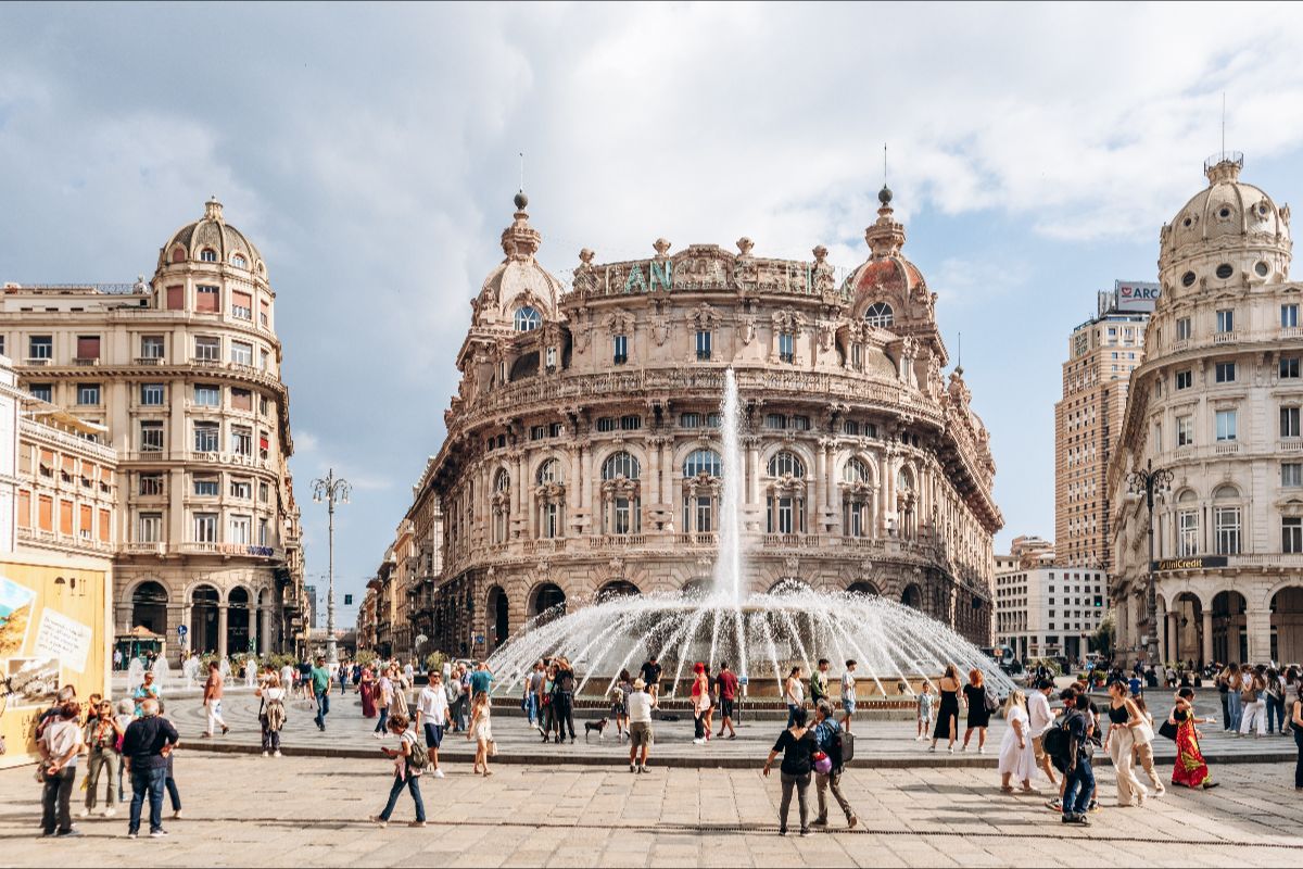 Il 90° compleanno della fontana che ha rivoluzionato l'ìntero centro storico di questa città della Liguria