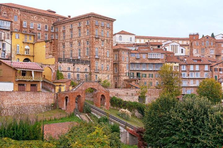 In Piemonte per (ri)scoprire la città della Funicolare, dove da 130 anni si viaggia su rotaia