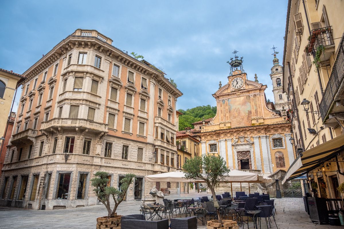 In Piemonte per (ri)scoprire la città della Funicolare, dove da 130 anni si viaggia su rotaia