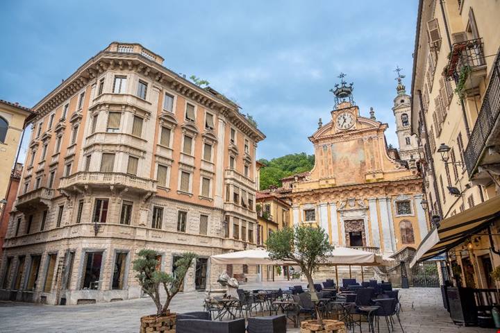 In Piemonte per (ri)scoprire la città della Funicolare, dove da 130 anni si viaggia su rotaia