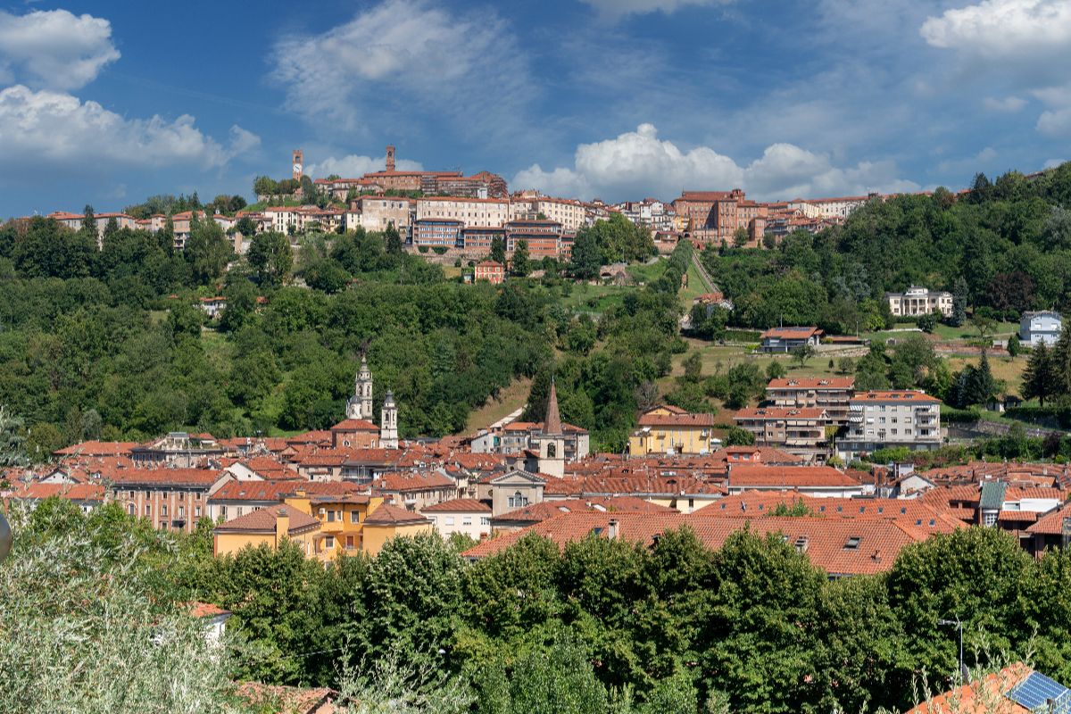 In Piemonte per (ri)scoprire la città della Funicolare, dove da 130 anni si viaggia su rotaia