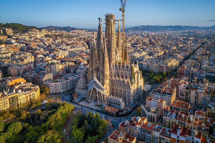 Papa Leone XIV ha inaugurato la Sagrada Familia, ma i lavori continueranno ancora per almeno altri 10 anni