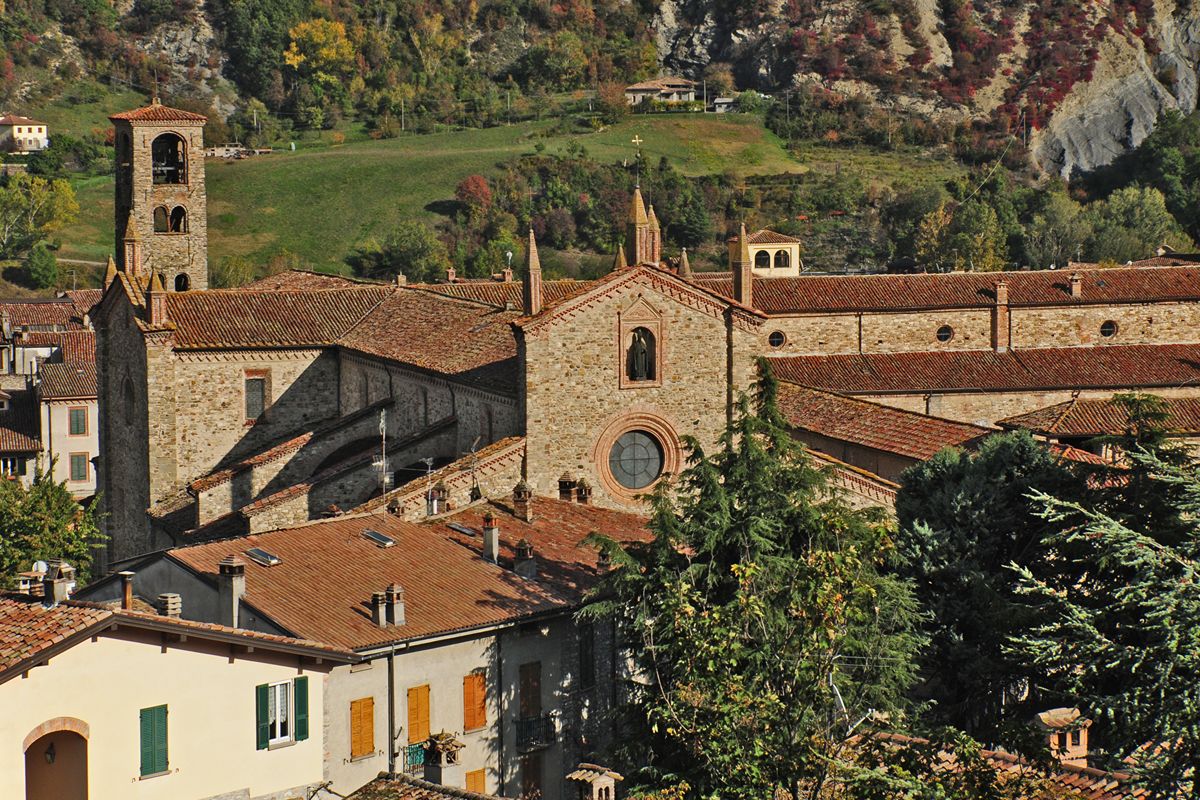 5 motivi per visitare Bobbio, il borgo di San Colombano (e dei motociclisti)