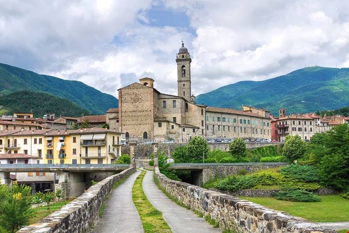 5 motivi per visitare Bobbio, il borgo di San Colombano (e dei motociclisti)