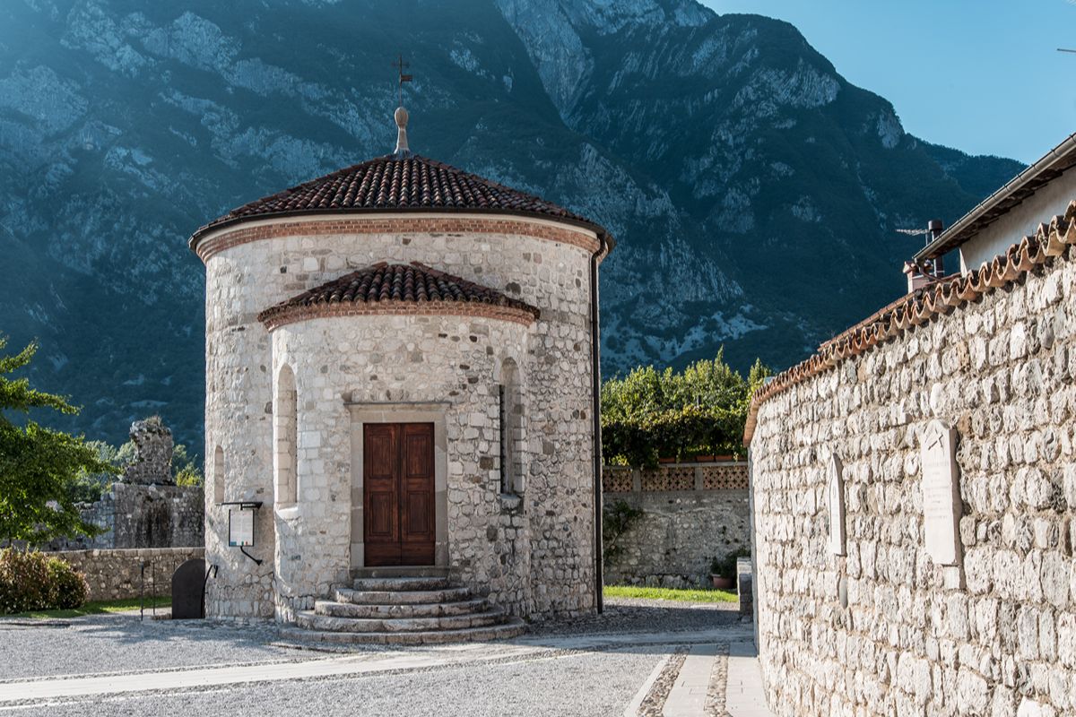 50 anni fa era sull'orlo della scomparsa, oggi questo borgo del Friuli è un'eccellenza di cui parla tutto il mondo
