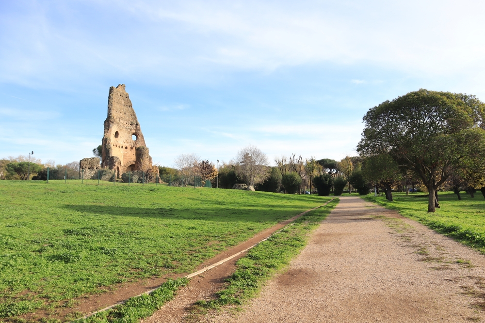 10 parchi di Roma dove fuggire dal caldo e goderti musei, reperti archeologici e concerti all'aperto