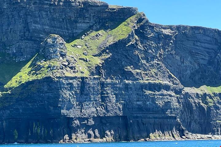 Irlanda, qui il mare si ammira sulle scogliere più famose d'Europa che hanno incantato anche il cinema