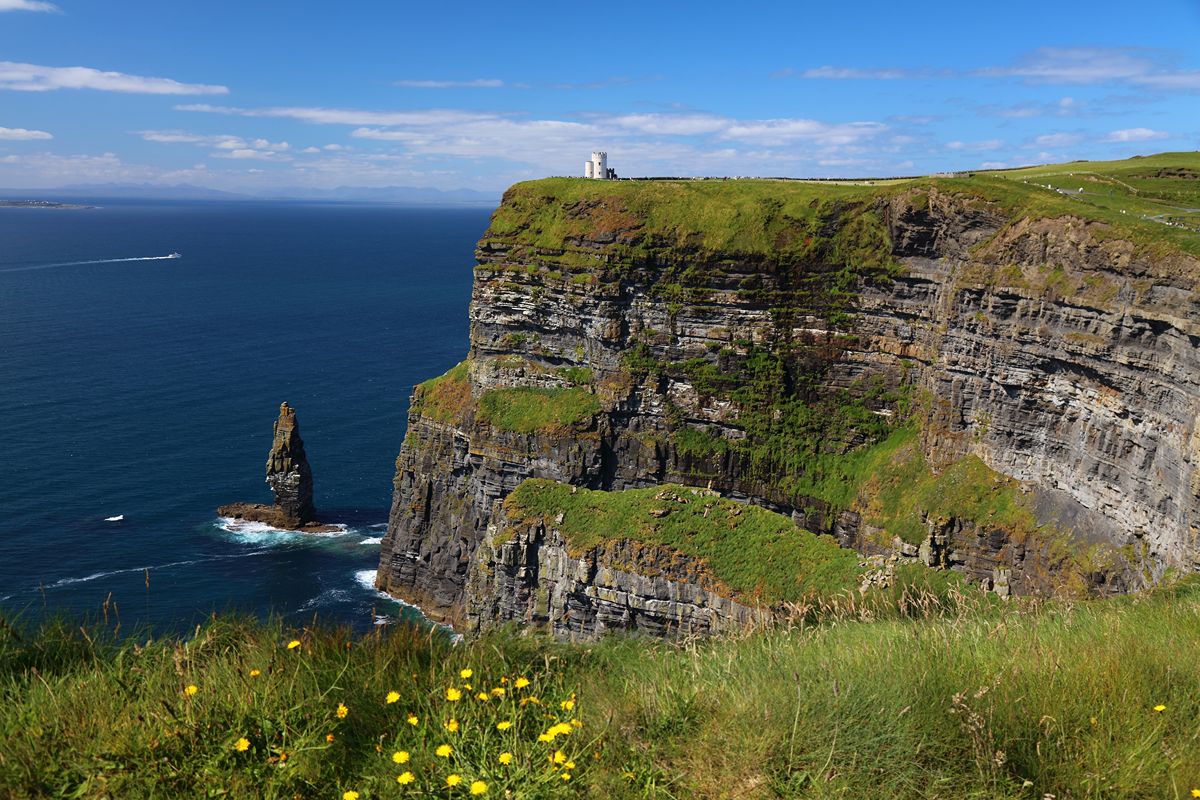 Irlanda, qui il mare si ammira sulle scogliere più famose d'Europa che hanno incantato anche il cinema